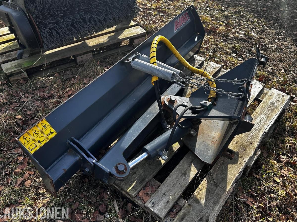 2009 Avant planerings-/snøskjær med hydraulisk vinkling
